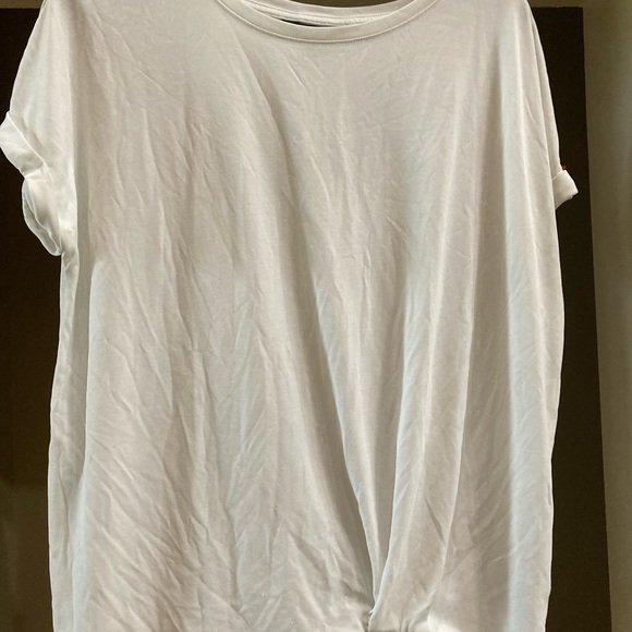 Like New Vera Wang White Tee Sz M - Picture 2 of 6